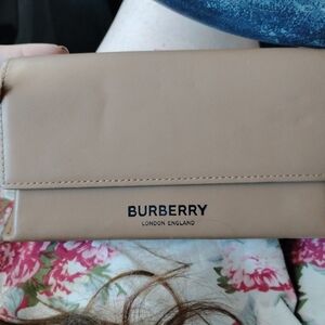 Burberry London England Tan Women's Leather Cat Eye Sunglasses Case
